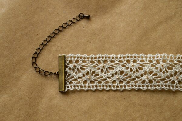 bracelet en dentelle de seconde main