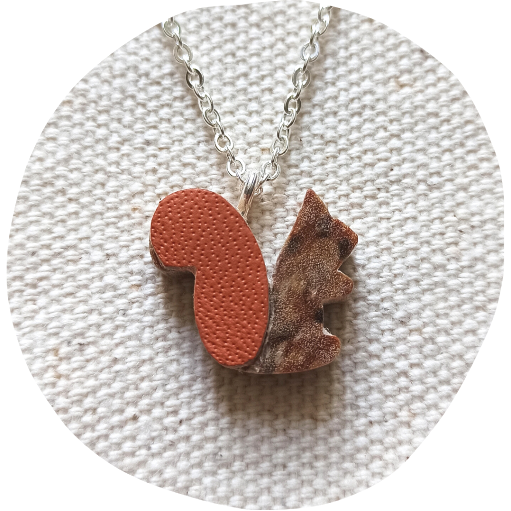 Commandes personnalisées de bijoux avec matériaux upcyclés