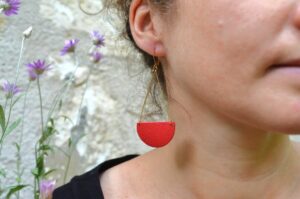 boucles d'oreilles pendantes rouges
