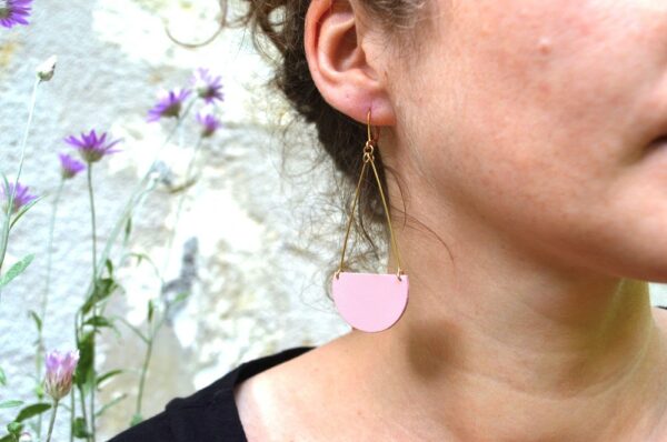 Boucles d'oreilles pendantes roses
