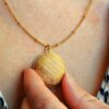 Collier grand cabochon clair