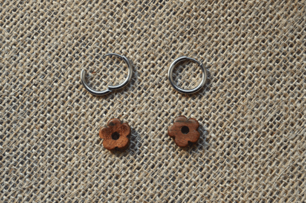 Petites créoles fleuries noyer – Image 3