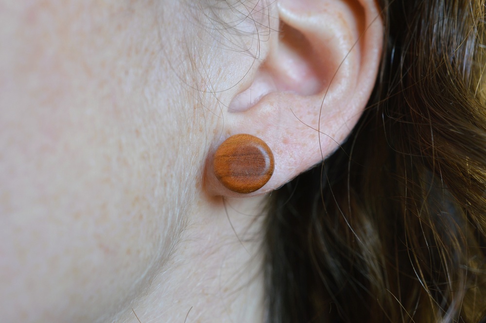 puces d'oreilles merisier