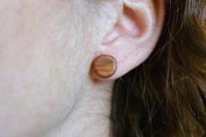 puces d'oreilles noyer