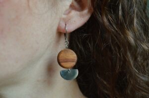 boucles d'oreilles pendantes noyer
