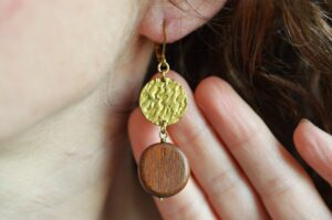 boucles d'oreilles pendantes ébène verte