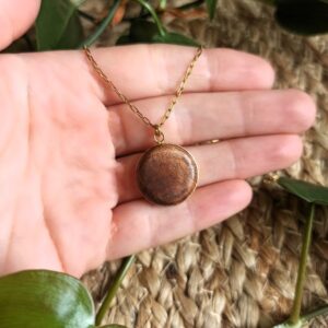Collier en bois de noyer rond