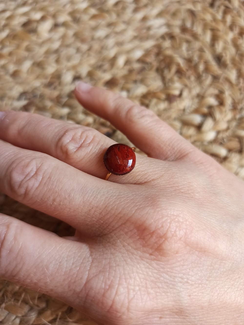 Bague minimaliste en padouk – Image 3