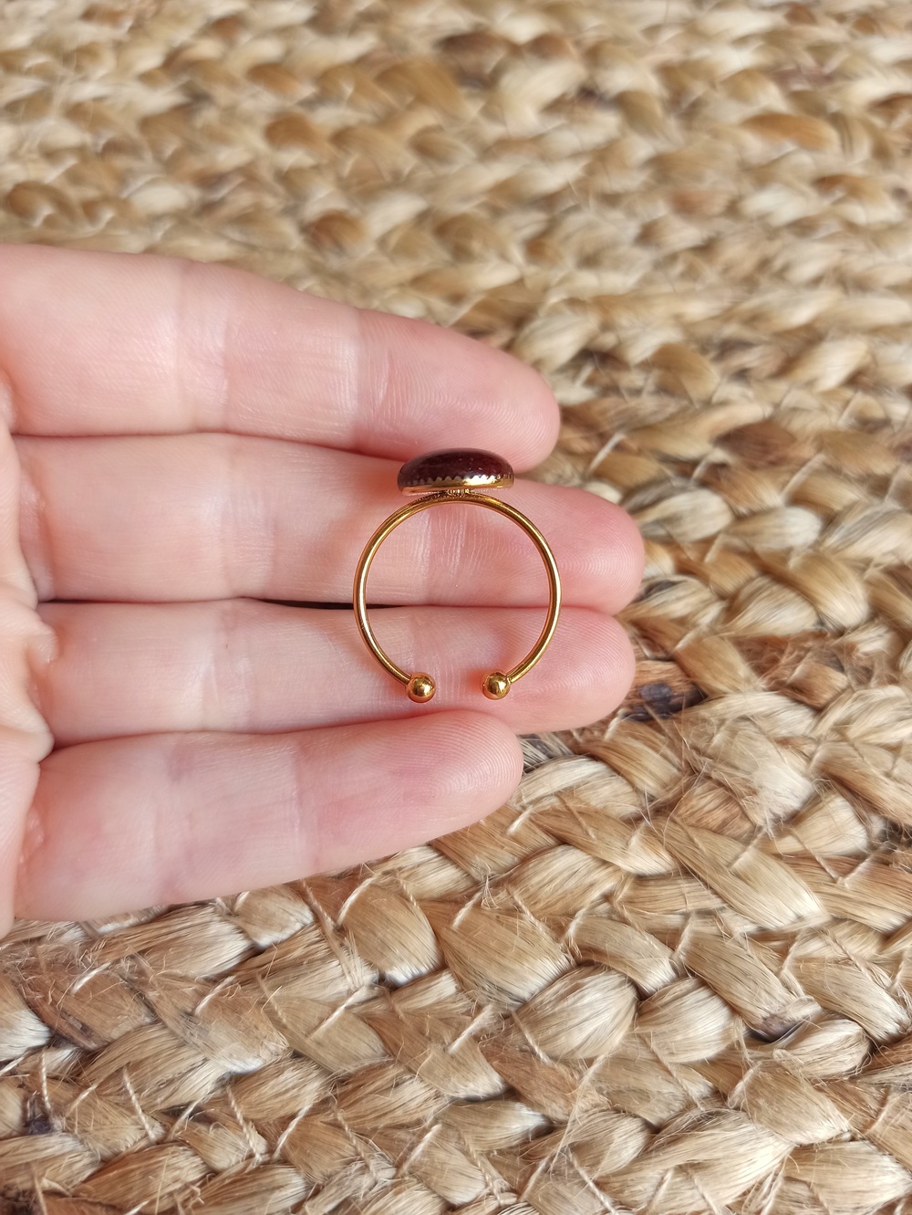 Bague minimaliste en padouk – Image 4
