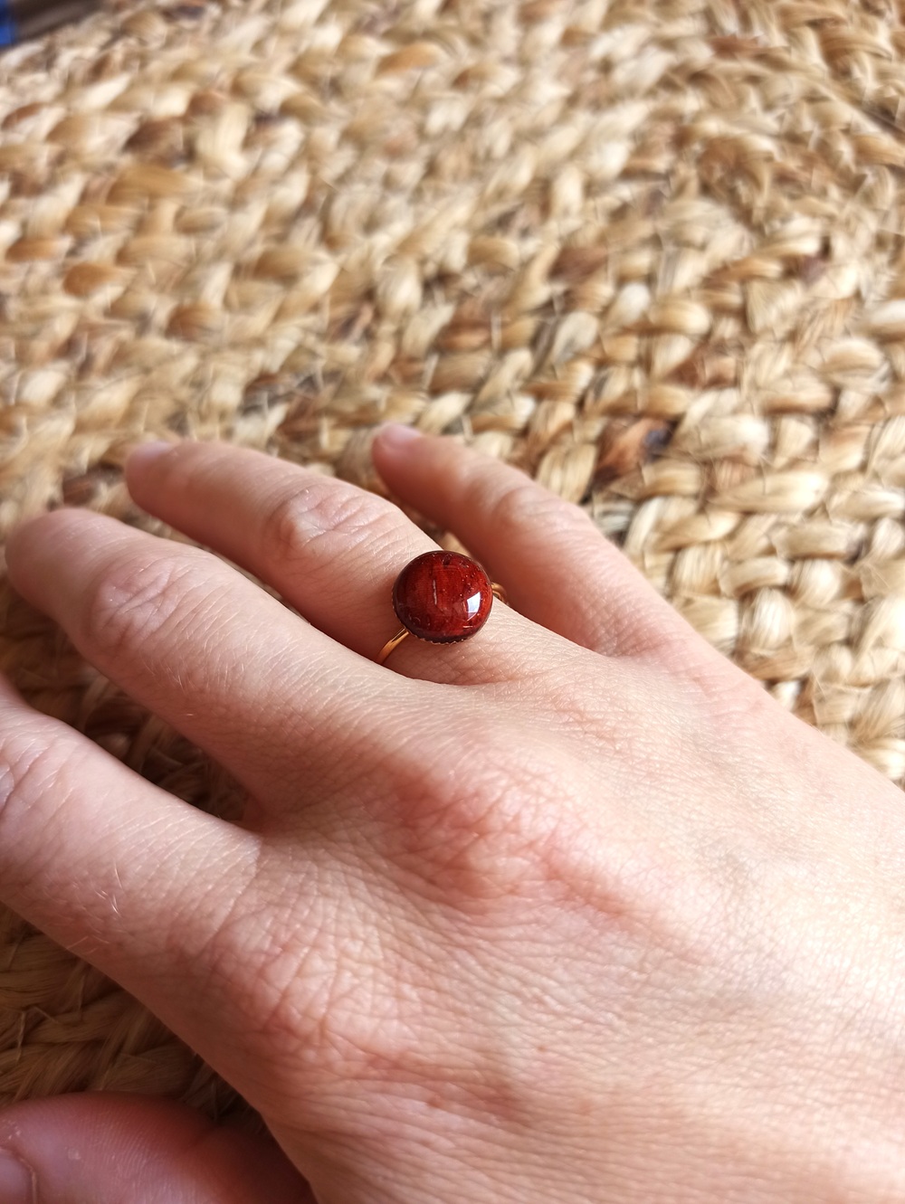 Bague minimaliste en padouk – Image 5