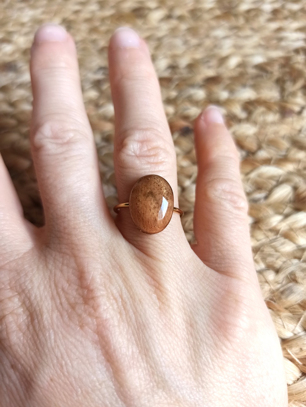 Bague ovale en noyer – Image 5