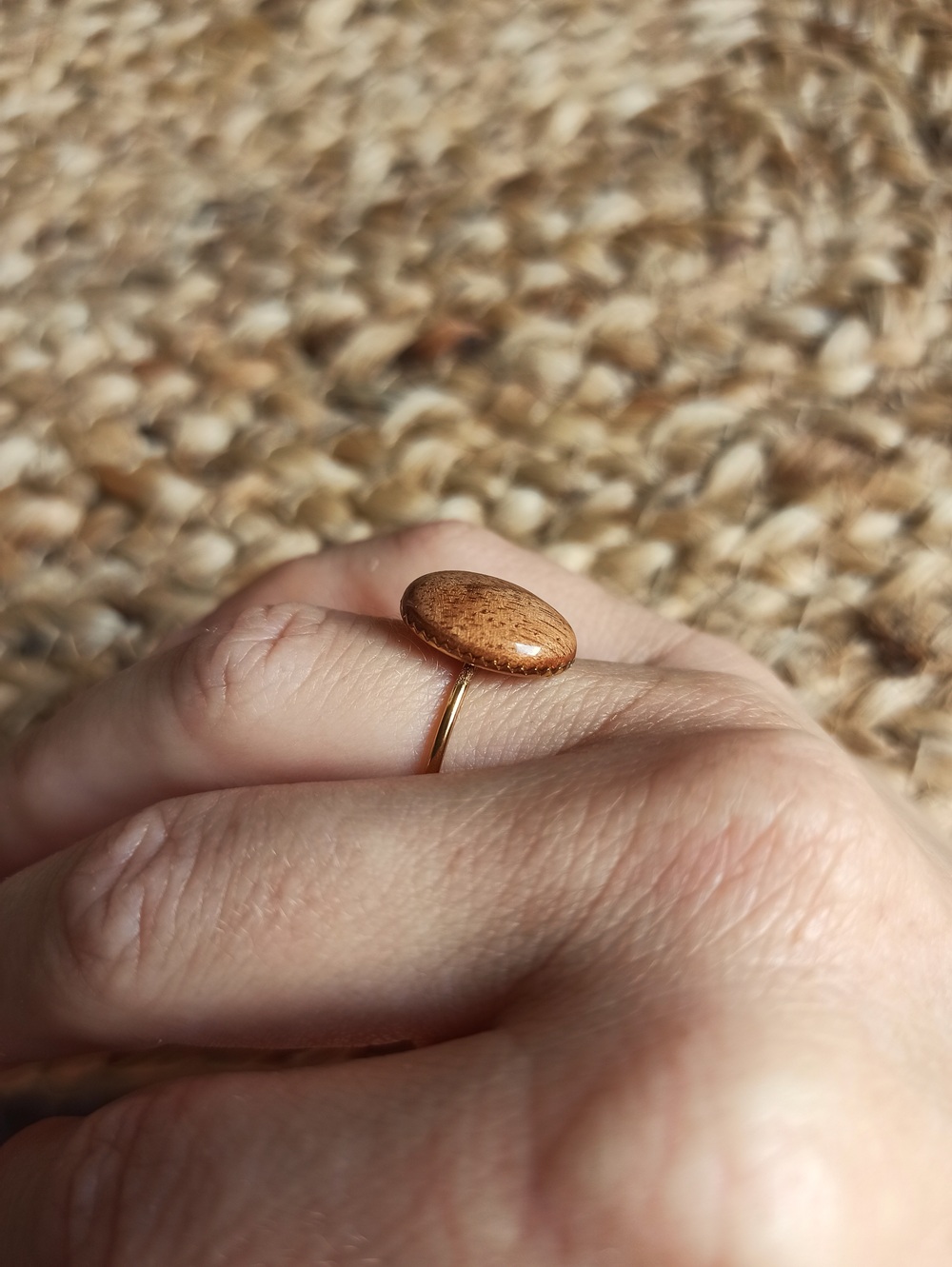 Bague ovale en noyer – Image 6