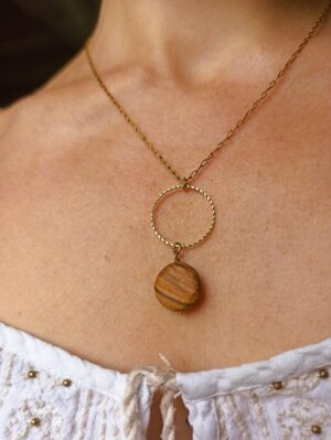 Collier en noyer